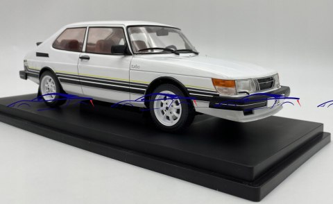 ModelCarGroup 1:18 Saab 900 Turbo Année De Construction 1981 Blanc Decor Modelcar Group Mcg18339